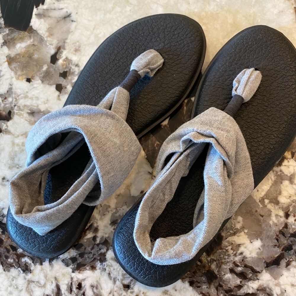 Sanuk yoga slings sz 9